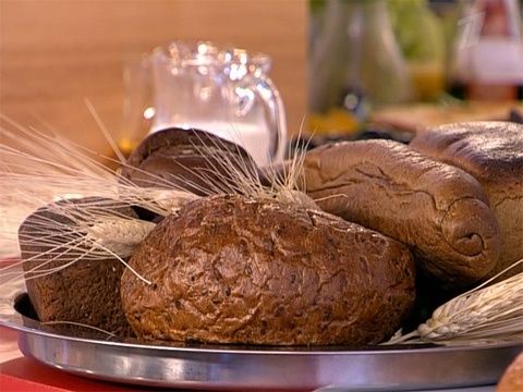 白い笑顔を保つための10の食べ物と良い習慣