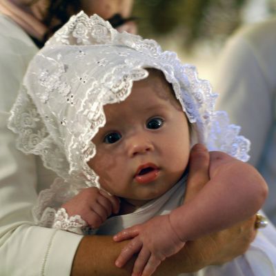 赤ちゃんの儀式はどのようにしてバプテスマを受けていますか？